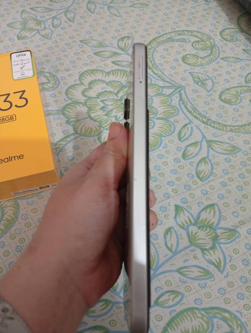 Realme C33 3