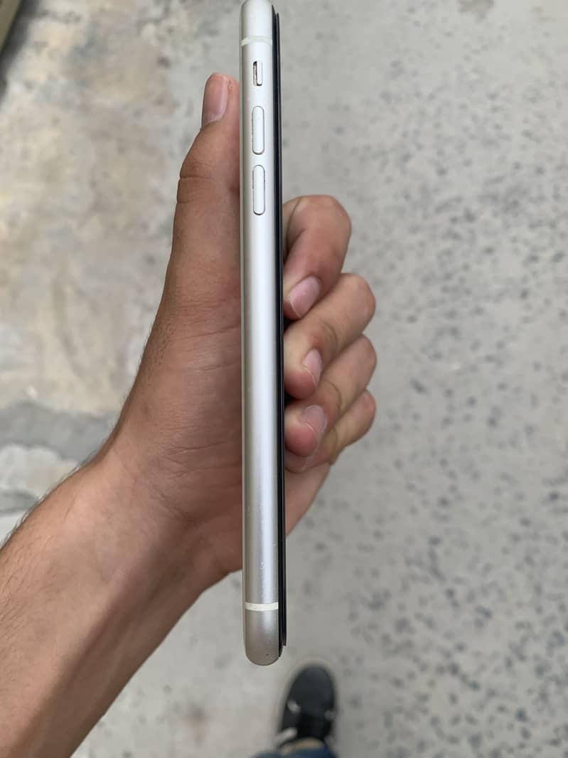 Apple iPhone 11 0