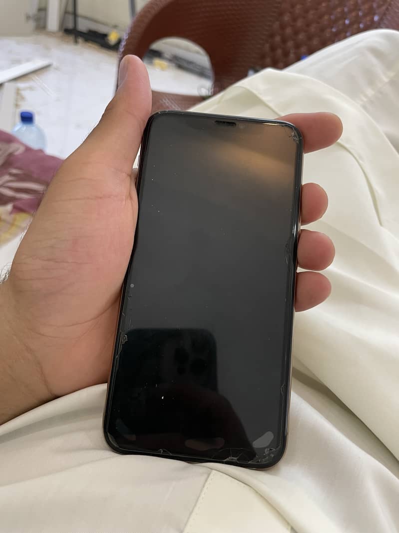 Apple iPhone 11 Pro 4