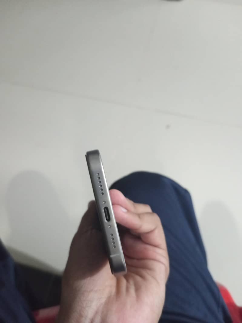 Apple iPhone 16 Pro Max 3