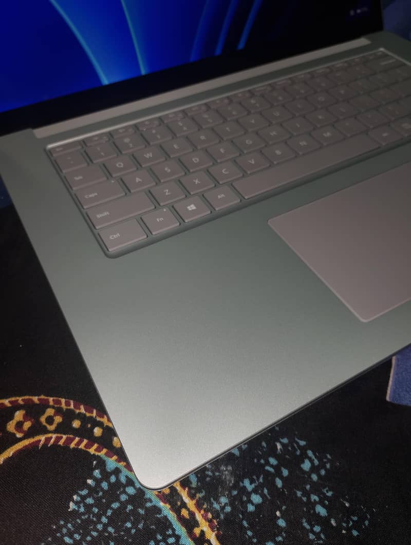 Microsoft surface Laptop4 5