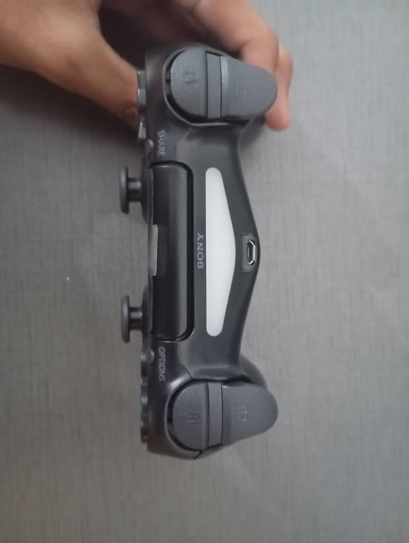 SONY PS4 CONTROLLER  WITH ADDITIONAL Cable 17