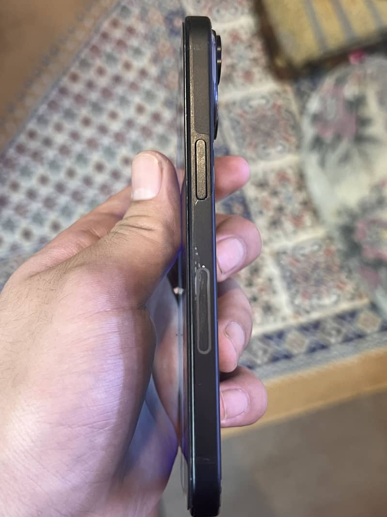 Apple iPhone 15 4