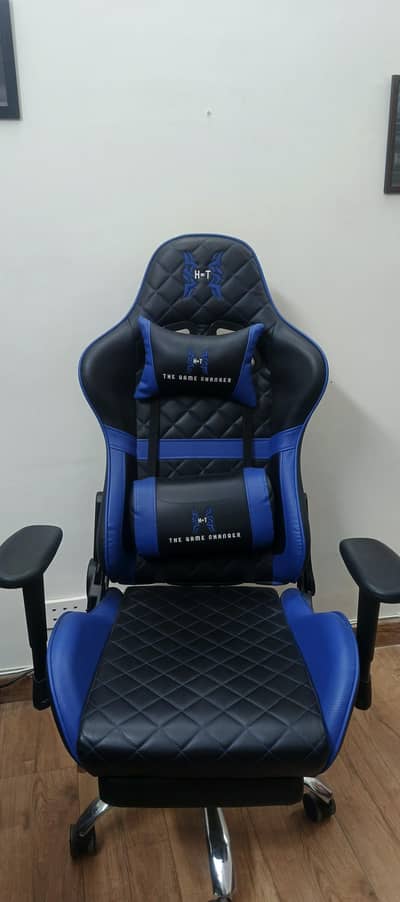 Gaming Chair with Footrest