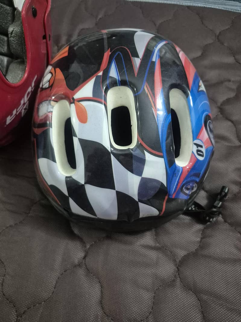 2 Cycle Helmets 3