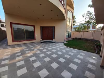 DHA 500 Yards Corner Well Maintained Bungalow For Sale