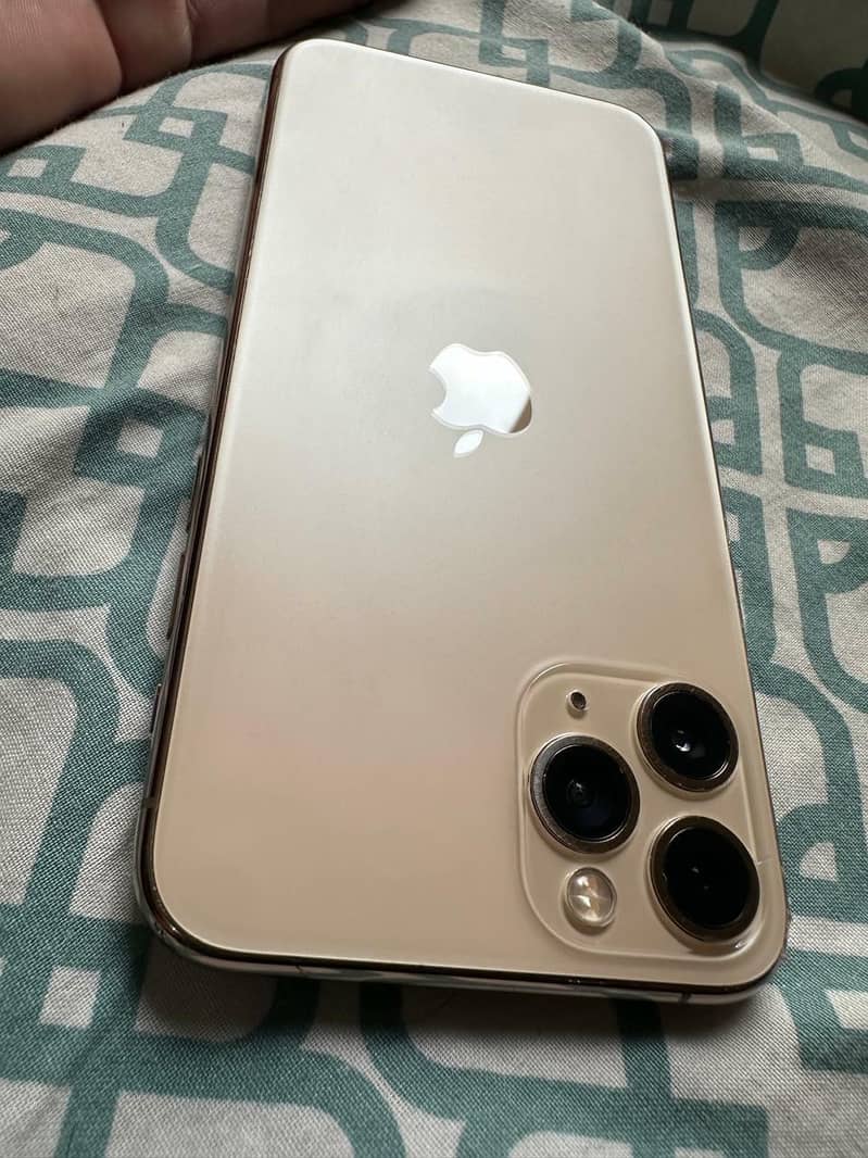 Apple iPhone 11 Pro 4
