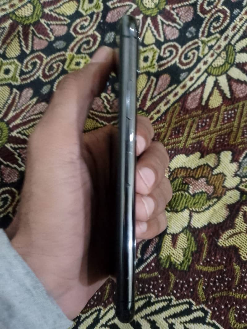 Apple iPhone X 5