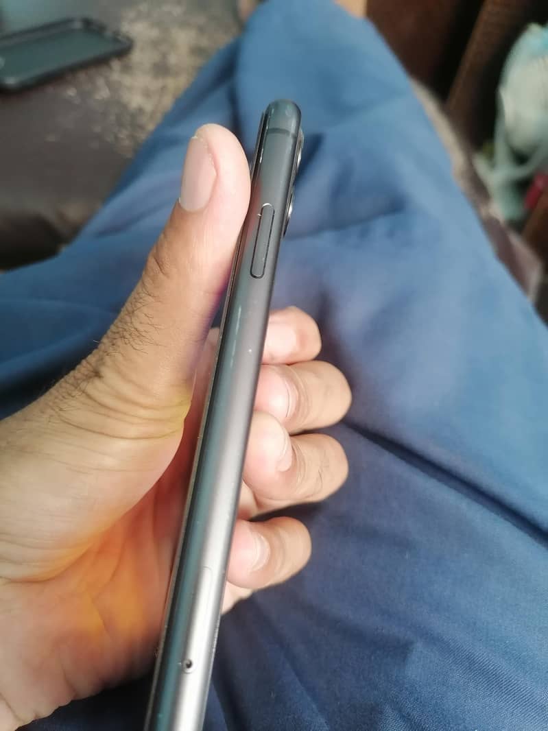 Apple iPhone 11 3