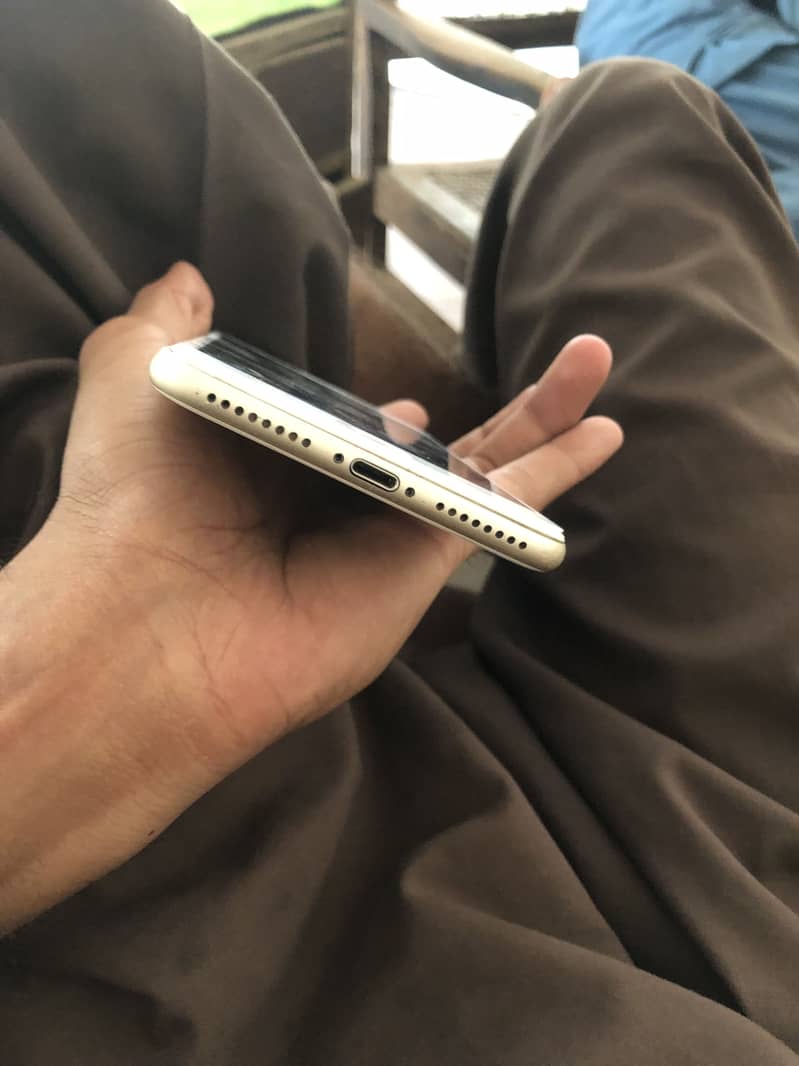 Apple iPhone 7 Plus 3