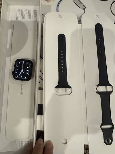 Apple Watch SE 2nd Gen GPS | 32GB | 96% Battery | Original Box & Strap