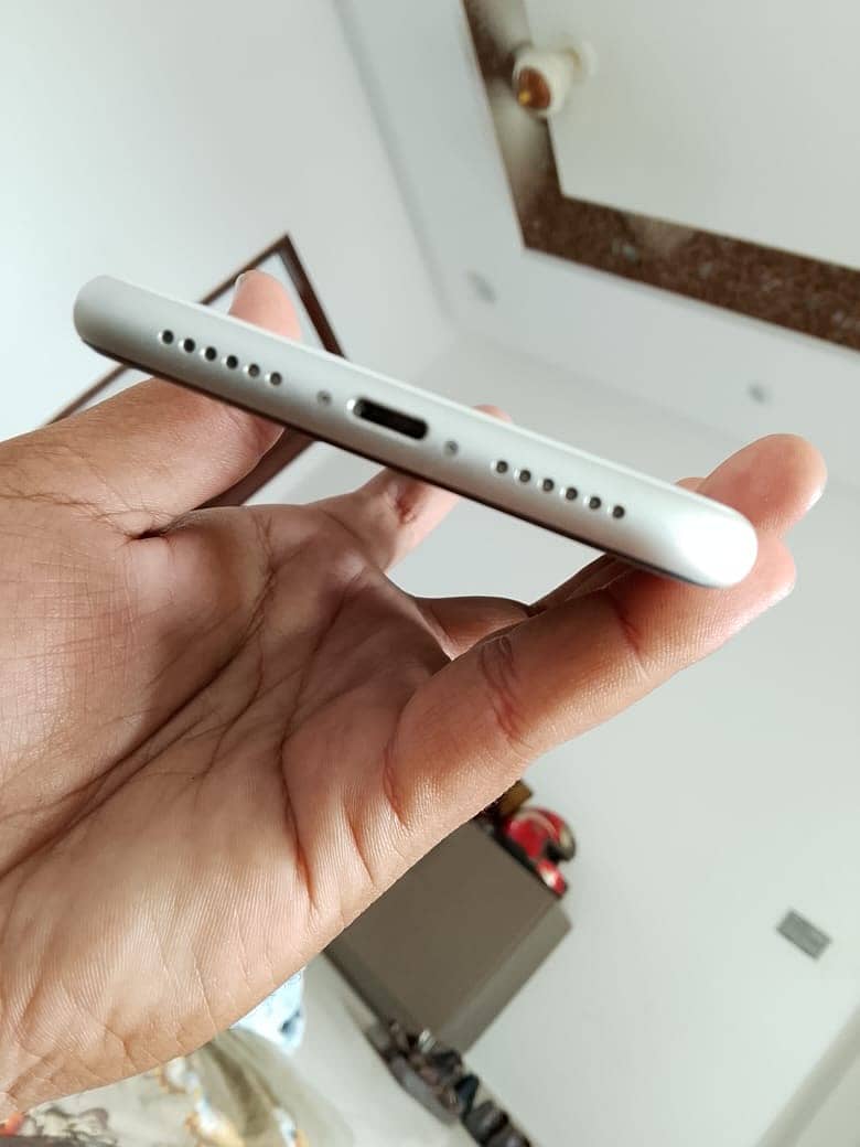 Apple iPhone 11 3