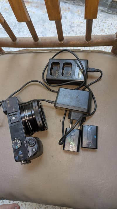Sony 6000 body with kit lens