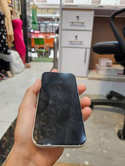Apple iPhone 16