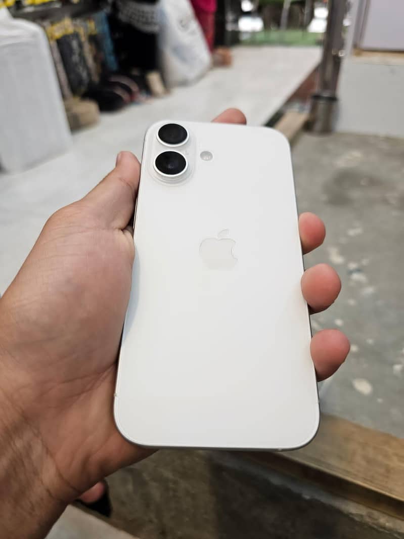 Apple iPhone 16 1