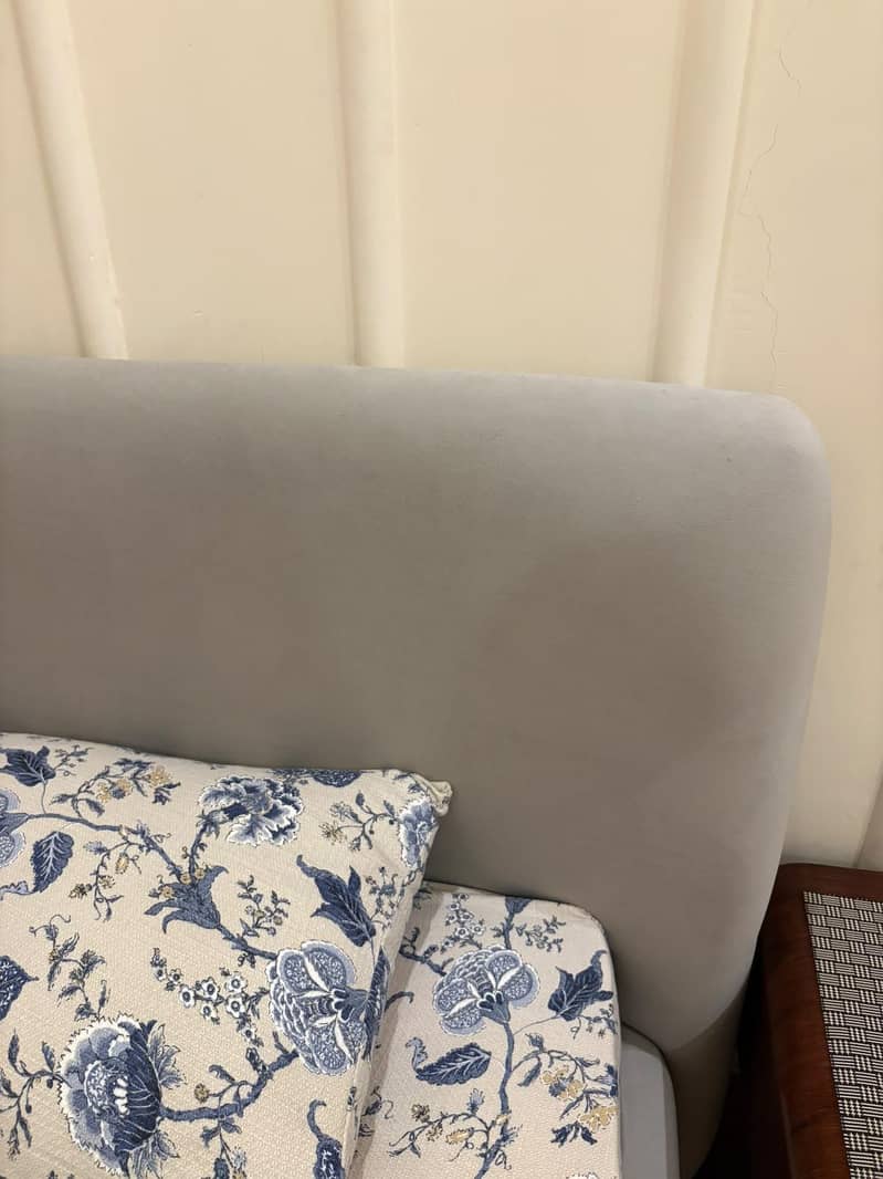 King Size Fabric Solid Bed 0