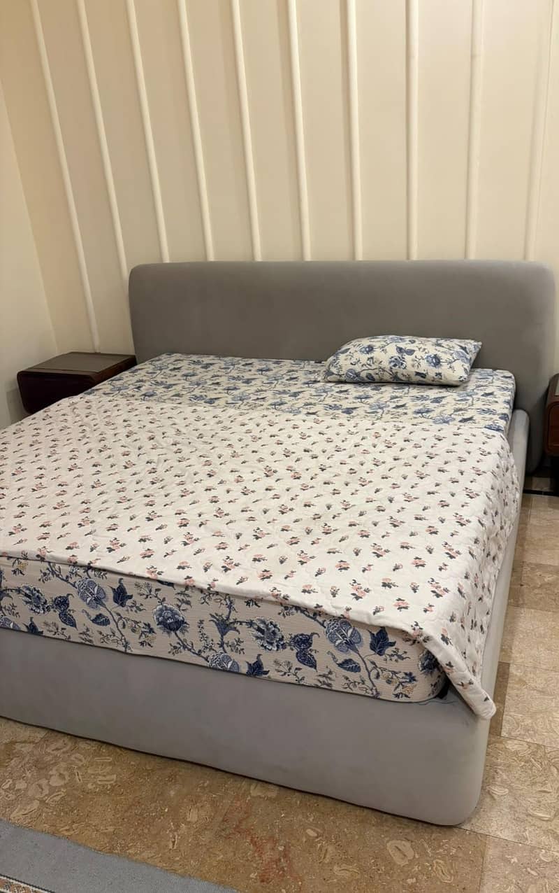 King Size Fabric Solid Bed 2