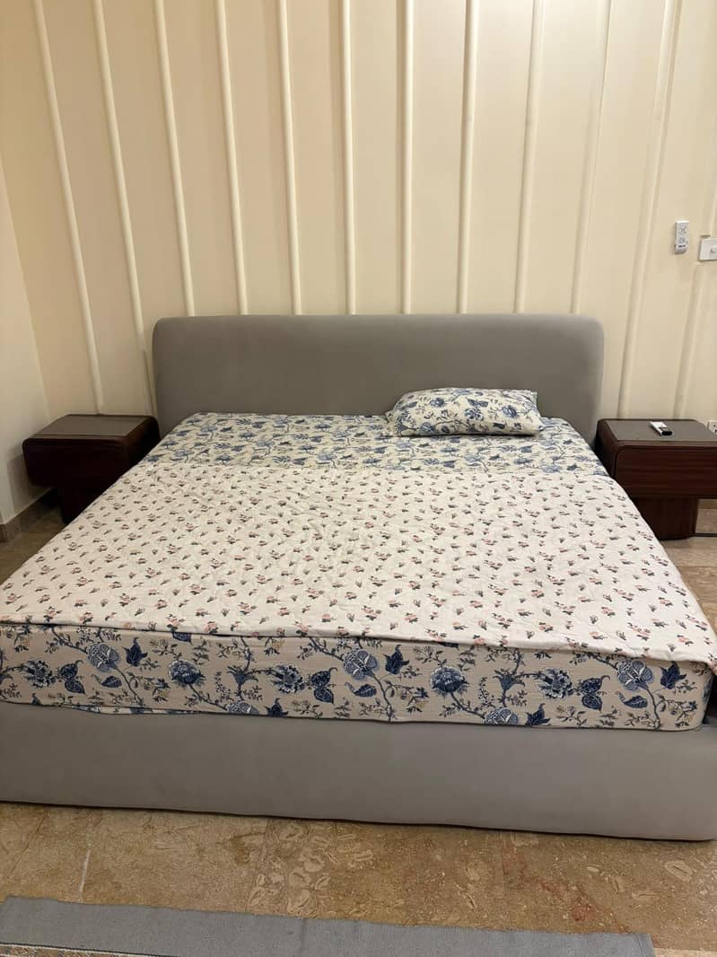 King Size Fabric Solid Bed 3