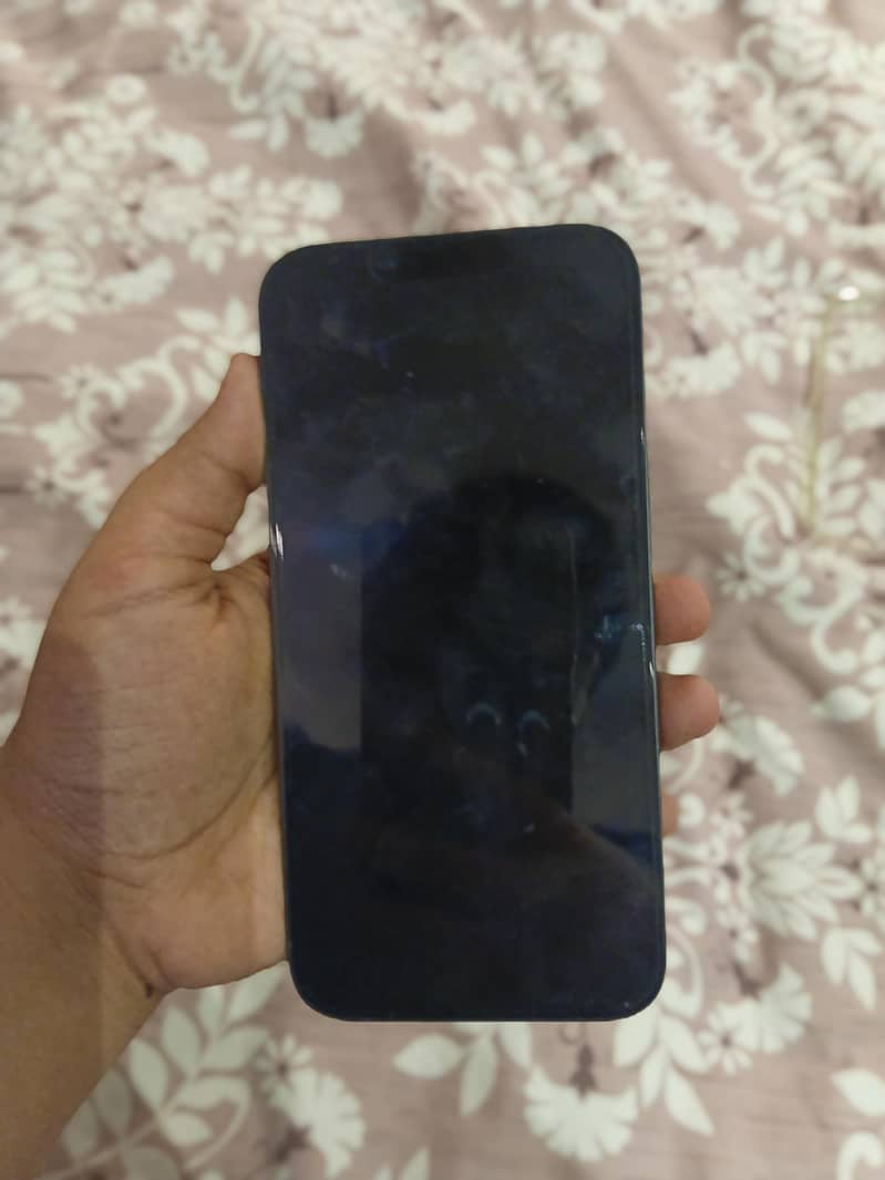 Apple iPhone 16e 4