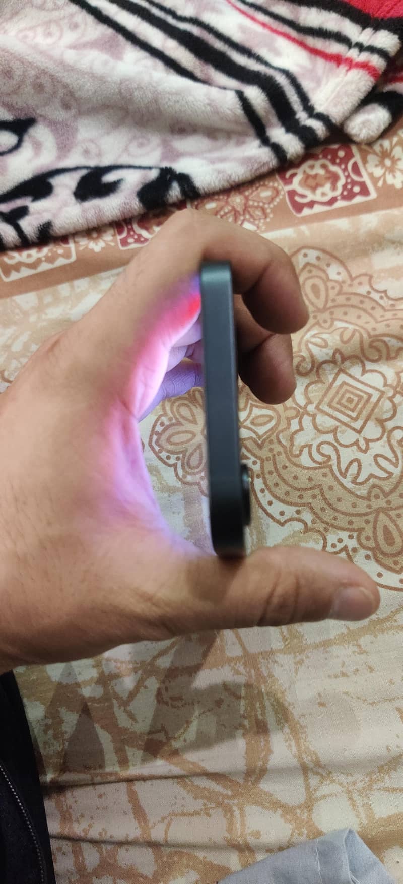 Apple iPhone 16e 2