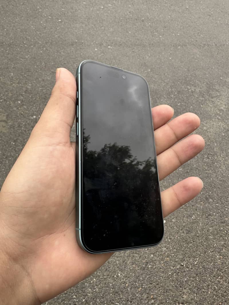 Apple iPhone 16 2