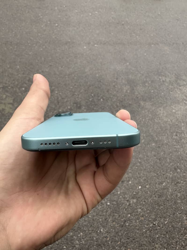 Apple iPhone 16 3