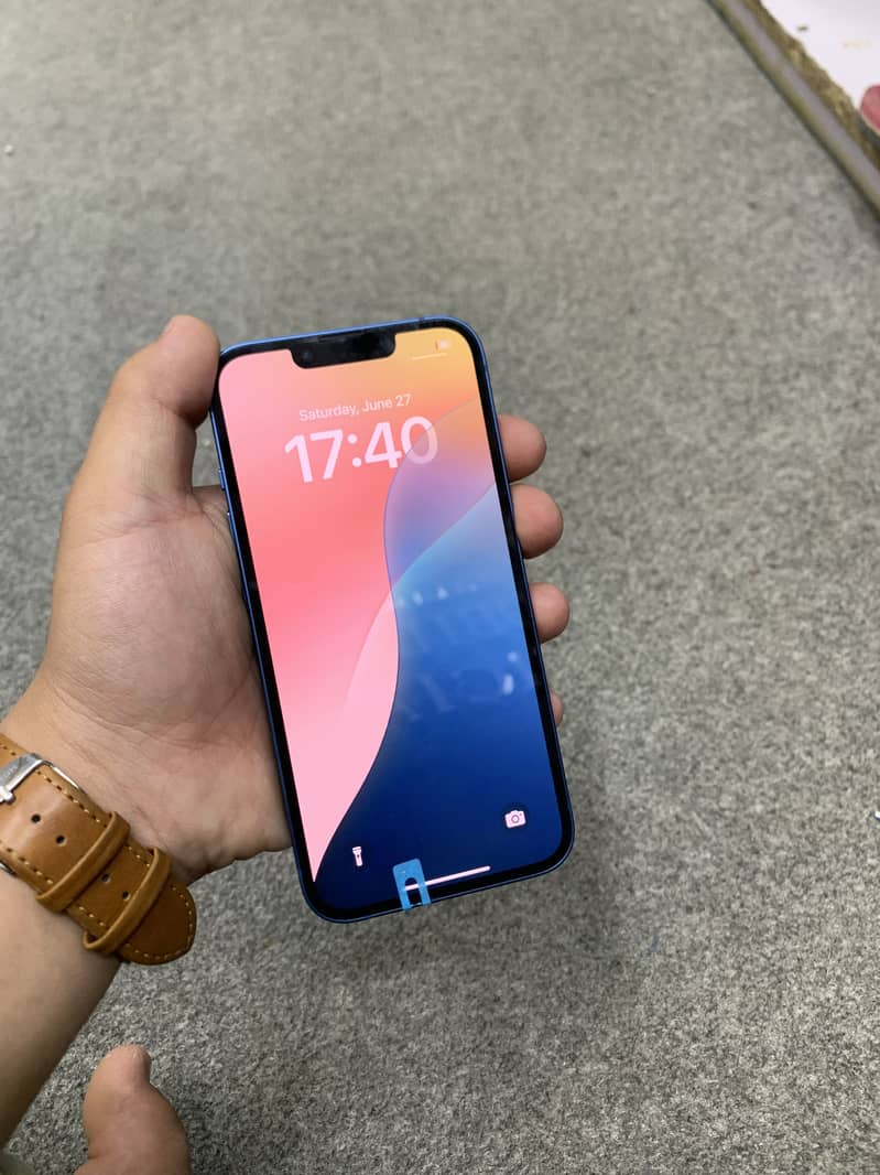 Apple iPhone 13 0