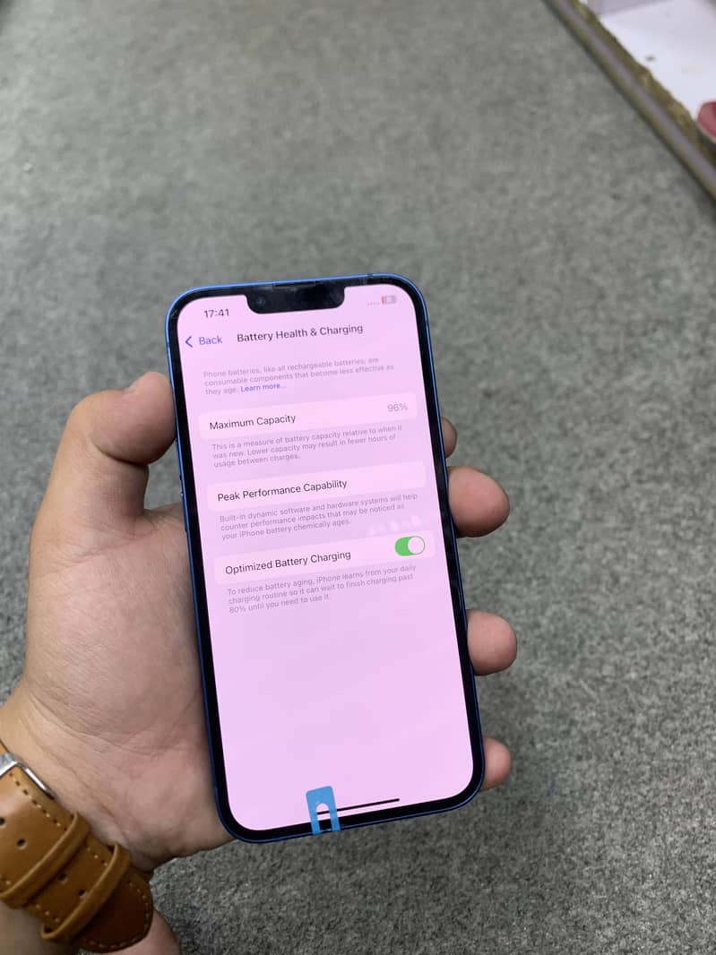 Apple iPhone 13 4