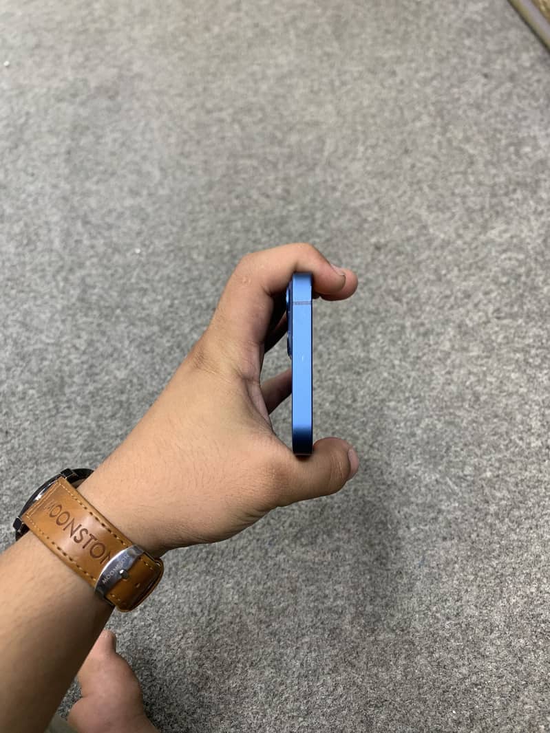 Apple iPhone 13 6