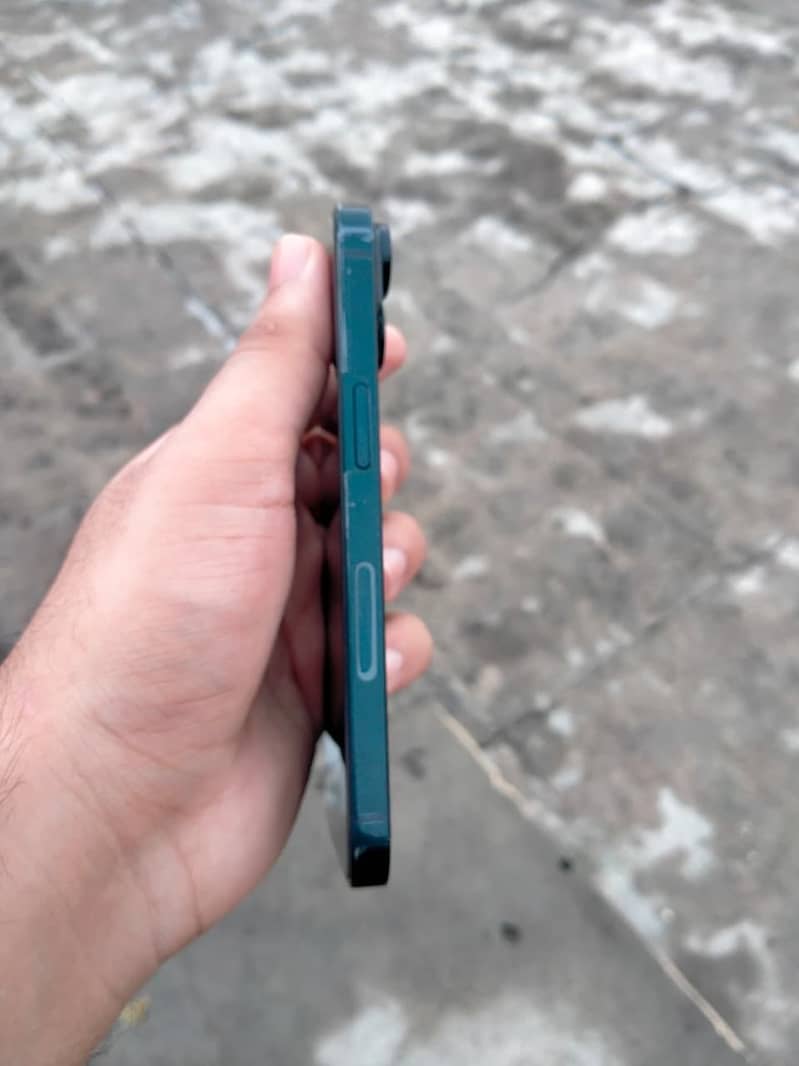 Apple iPhone 14 4