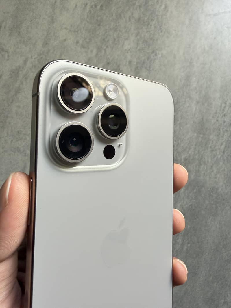 Apple iPhone 15 Pro Max 1