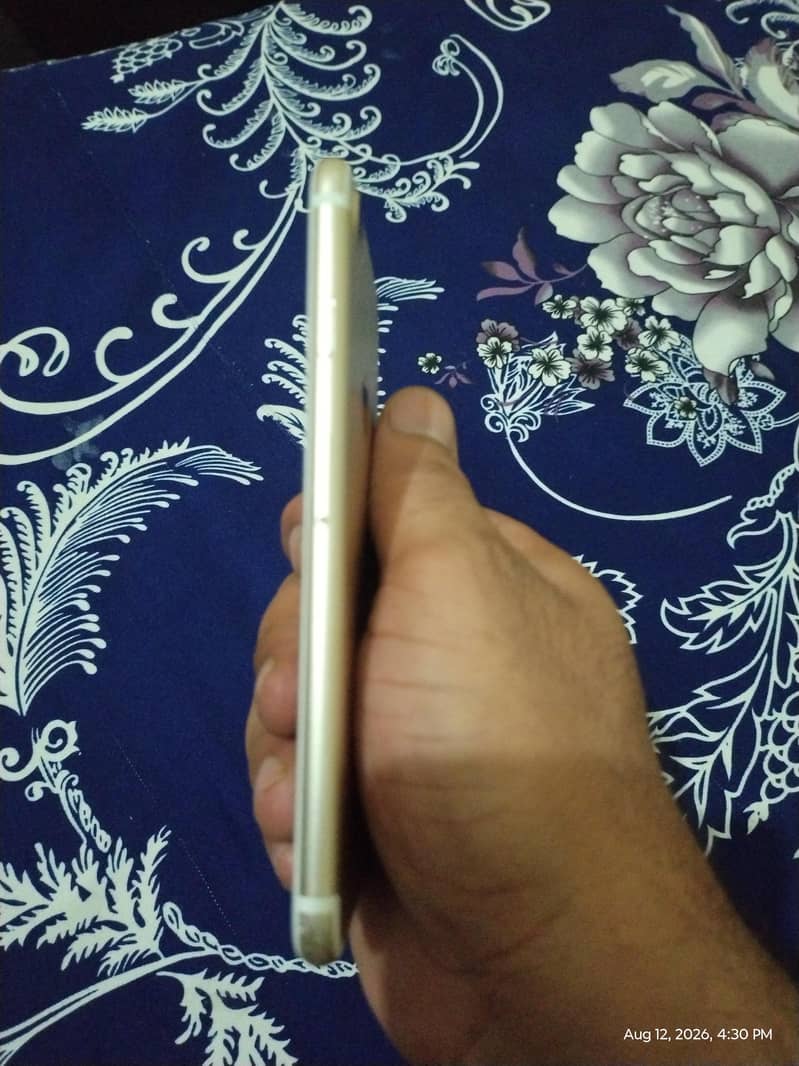 Apple iPhone 7 2