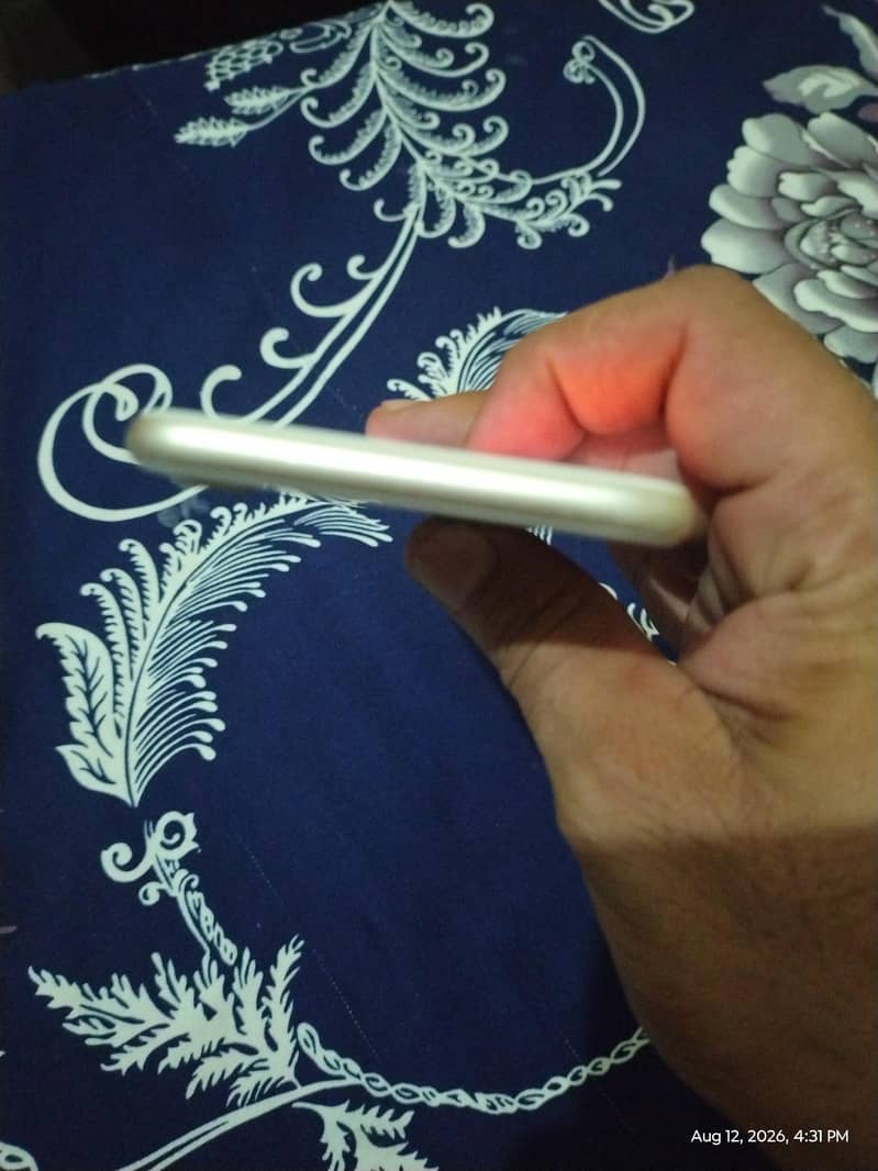 Apple iPhone 7 3