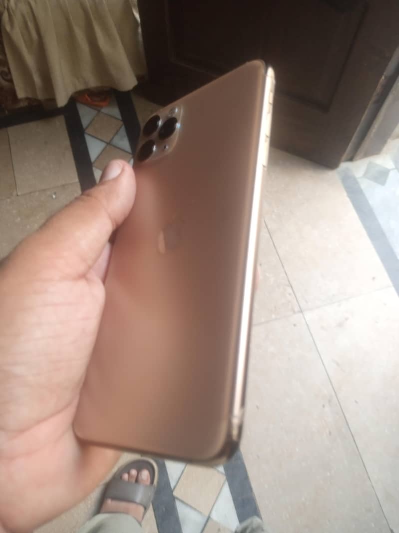 Apple iPhone 11 Pro Max 1