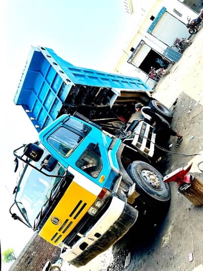 UD Nissan dumper 10 wheeler