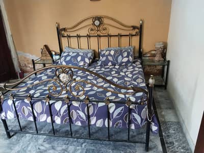 Bed set/Tables/Sofa set/Side table/Dressing Table/Showcase/Furniture