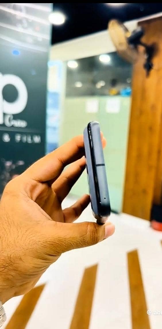 Google Pixel 8 4