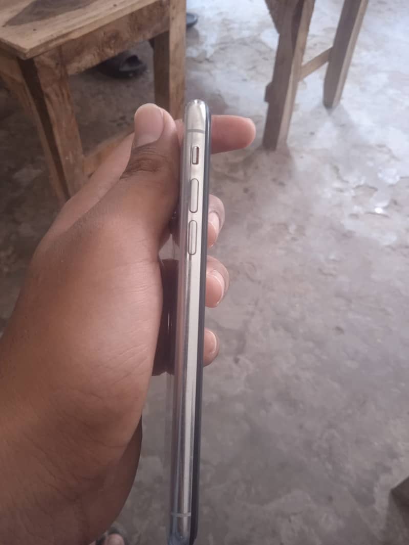 Apple iPhone X 3