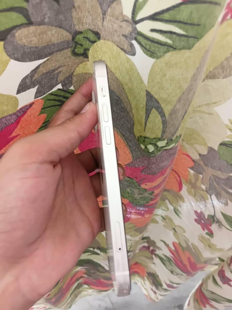 Apple iPhone 12 2