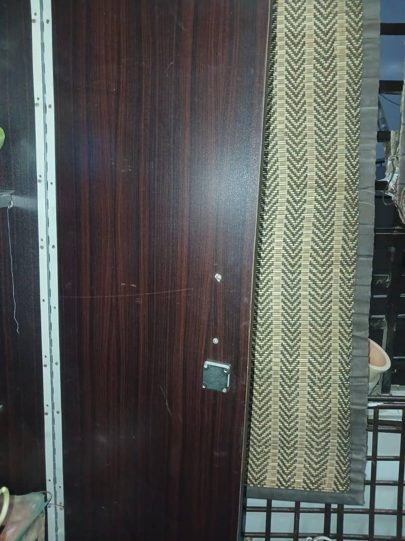 Good condition almari 5