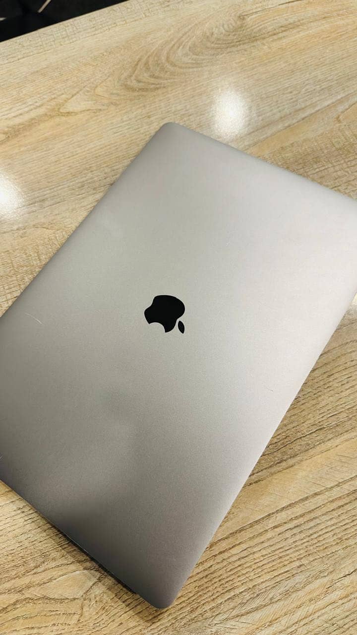 Apple Macbook Pro 0