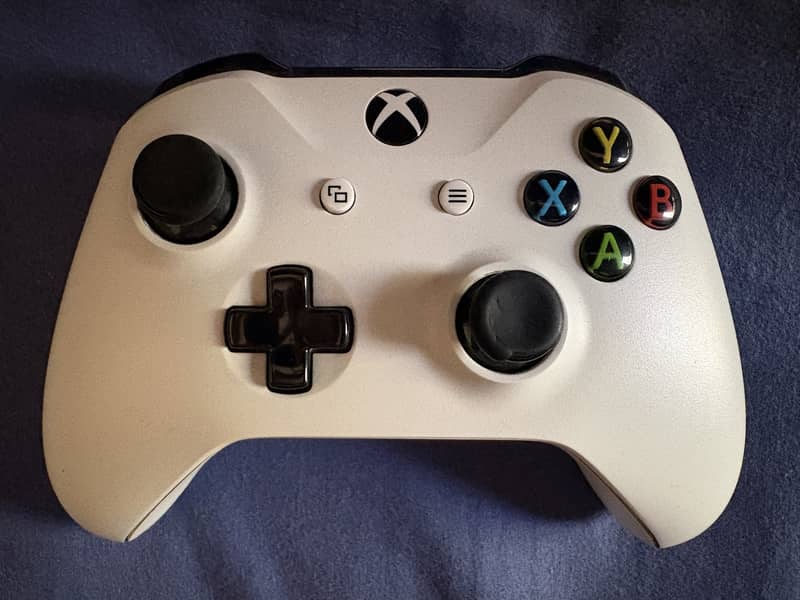 XBOX ONE Controller - White 0
