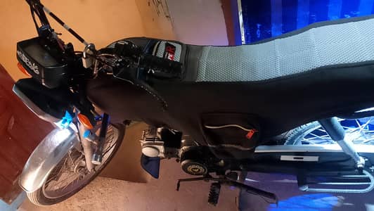 Honda CD bike achi condition mei hai no any fault just buy and use