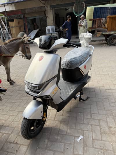 Selling metro t9 pro just 40 km dirvfe only 2 day used arra gent