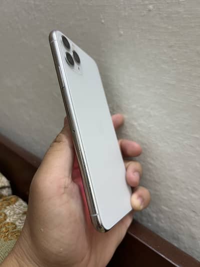 I phone 11 pro max 64 gb