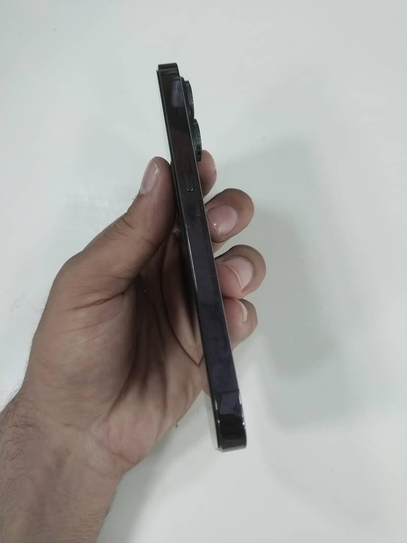 Apple iPhone 14 Pro 2