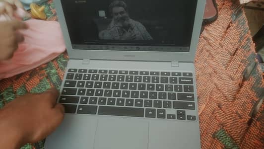 sumsung Chromebook 4-celeron proccesse4fb ram - 16gh SSD -11.6 screen