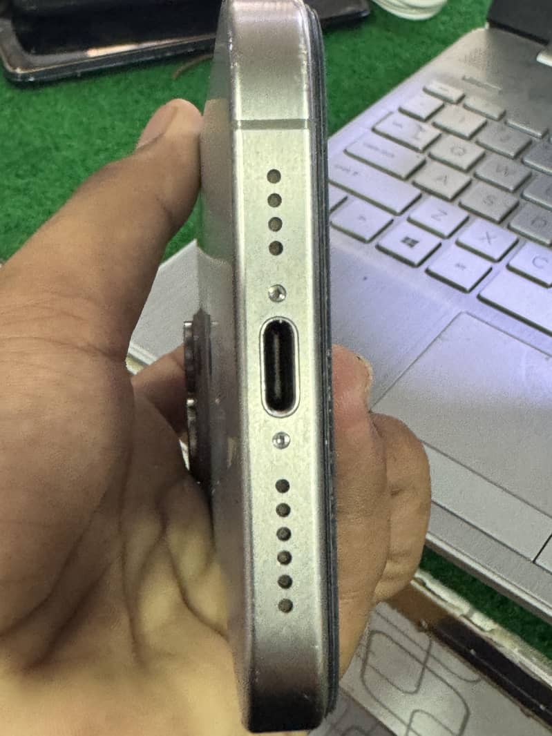 Apple iPhone 15 Pro Max 0