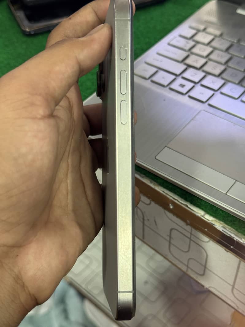 Apple iPhone 15 Pro Max 4
