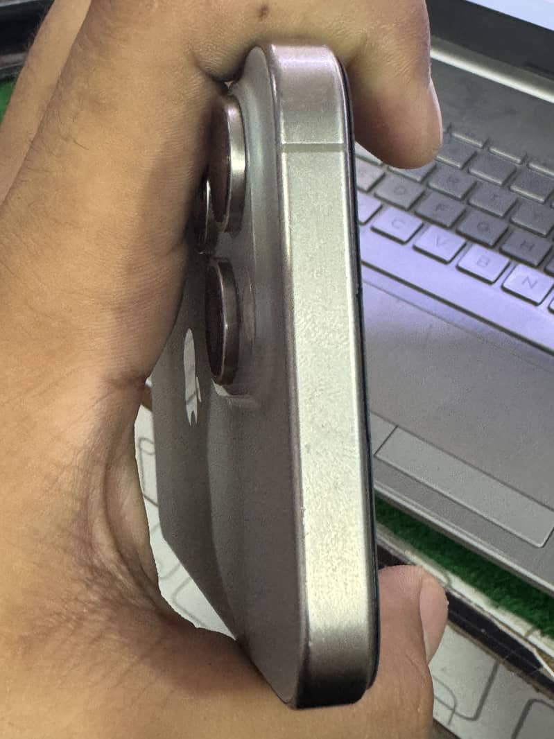 Apple iPhone 15 Pro Max 5